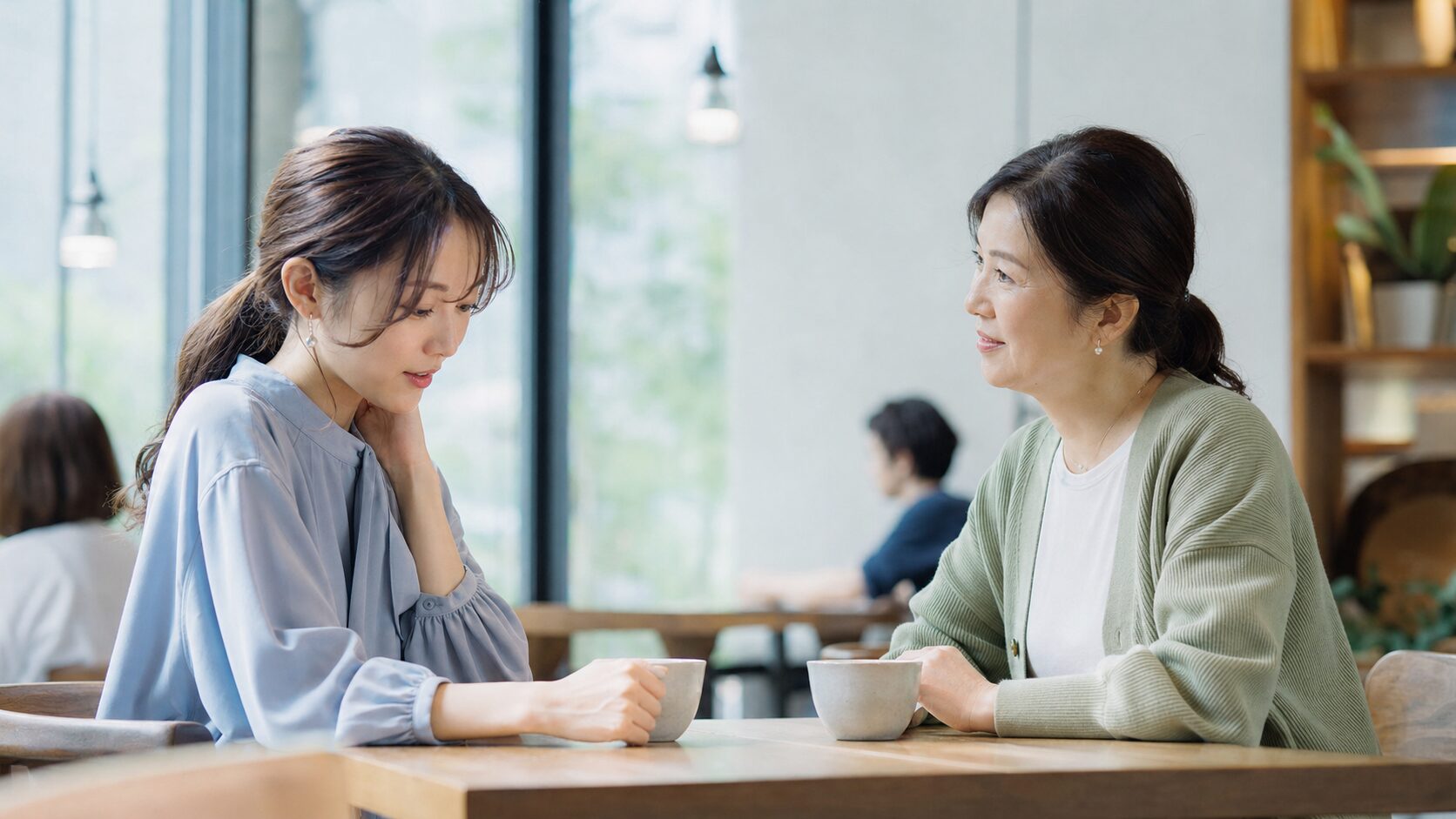 恋愛や会話で左下を見る心理を読み解くコツ